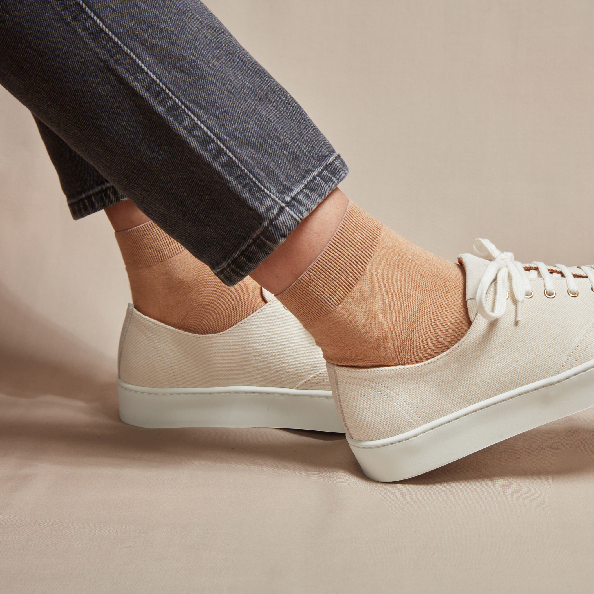 White Sneakers Sneakers To Wear Without Socks I Walked For Miles