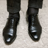 Chaussettes couleur gris anthracite de chez Bresciani en 100% fil d'Écosse. Modèle pour homme de mi-bas (chaussettes hautes). Reconnues pour leur légèreté, leur durabilité et une épaisseur fine. Adaptées aux port de chaussures de ville sur des tenues habillées. Pointures : du 36 au 49.