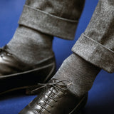 Chaussettes motif caviar noir et gris chiné en laine 80% de la marque Bresciani. Chaussettes d'hiver mi-bas (hautes) pour homme, fines, douces et chaudes, pointures du 39 au 47.