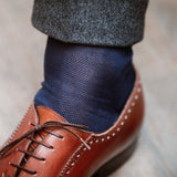 Chaussettes bleu saphir au motif nid d'abeille, 100% fil d'Écosse. Modèle pour homme de mi-bas (hautes) de la marque Bresciani. Douces, durables, souples. Pointures : du 39 au 45