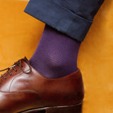 Chaussettes de contention couleur violet, en 45% Coton, 46% Polyamide, 9% Élasthanne. Modèle de mi-bas (hautes) pour homme, de la marque Mazarin. Épaisses, élégantes, confortables. Pointures : du 37 au 46