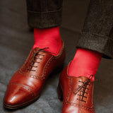 Chaussettes rouges en 100% soie. Modèle de mi-bas (hautes) pour homme, de la marque Gamarelli. Très fines, douces et thermorégulatrices. Pointure : du 36 au 49