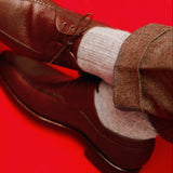 Chaussettes gris claire en 85% cachemire de la marque Mazarin;. Chaussettes mi-bas (hautes) pour homme et pour femme à partir du 36 et jusqu'au 45. Chaussettes idéales pour l'hiver.
