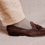 Chaussettes couleur taupe en coton bio extra-doux de la marque Mazarin, non-comprimantes sans bord élastique. Modèle mi-mollet (court) homme et femme du 36 au 47. Bon maintien et confort.