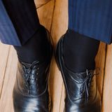 Chaussettes bleu marine en coton bio de la gamme non-comprimantes de Mazarin. Modèle mi-mollet (courtes), sans bord élastique ais avec élastique réparti dans toute la longueur de la chaussette pour un meilleur maintien sans compresser. Modèle pour homme et femme du 36 au 47.