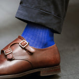 Chaussettes mi-bas (longues) de couleur bleu roi en 100% fil d'Écosse. Modèle pour homme de chez Mazarin. D'une grande souplesse, durables, et légères. S'associent avec des tenues de couleur sombre pour le contraste. Pointures : du 36 au 49