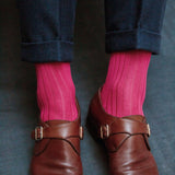 Chaussettes super-solide en fil d'écosse rose de la marque Mazarin, fabriquées en Italie. Modèle mi-mollet (court) pour homme : renforcé en polyamide pour plus de résistance à l'usure, épaisseur intermédiaire, à porter en toute saison. Pointures : du 39 au 47.