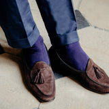 Chaussettes de couleur aubergine en 80% Soie, 18% Polyamide, 2% Élasthanne. Modèle de mi-mollet (courtes) pour homme, de la marque Mazarin. Chaussettes fines, thermorégulatrices, douces. Pointures : du 41 au 44