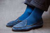 Chaussettes motif caviar bleu denim et bleu électrique de la gamme super-solide en fil d'écosse de Mazarin. Chaussettes mi-bas (hautes) pour homme, à porter en toute saison, renforcées en polyamide pour plus de résistance à l'usure, épaisseur intermédiaire. Pointures : du 39 au 47.