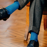Chaussettes bleu canard en fil d'écosse renforcé en polyamide de la gamme super-solide de Mazarin. Chaussettes mi-bas (hautes) pour homme, très robustes et résistantes à l'usure et aux frottements, d'épaisseur intermédiaire. Chaussettes à porter en toute saison. Pointures : du 39 au 47.