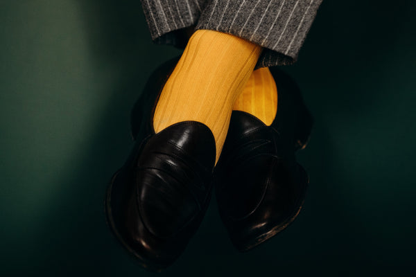 Chaussettes jaunes super-solide en fil d'écosse de Mazarin, modèle mi-bas (hautes) pour homme. Chaussettes robustes, résistantes à l'usure et aux frottements, d'épaisseur intermédiaire, à porter en toute saison. Pointures : du 39 au 47.