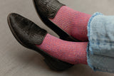 Chaussettes pailletées de couleur rouge et or, en 67% Coton, 20% Lurex, 12% Polyamide,1% Élasthanne. Mi-mollet (courtes) pour femme, de la marque Daphné. Chaussettes fines et légères. Pointures : du 36 au 41