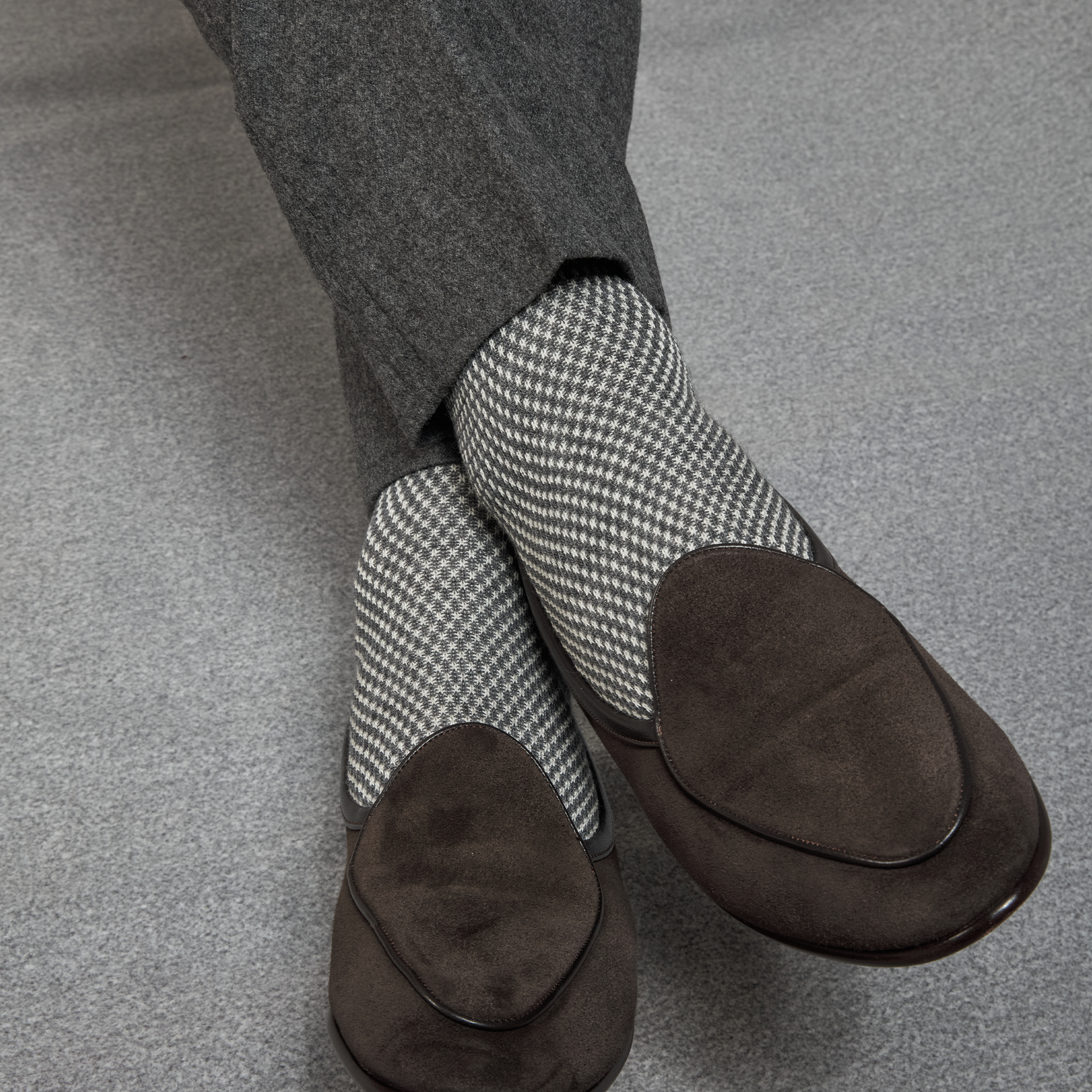 Grau & Creme - Kaviar - Super-Solid Wolle