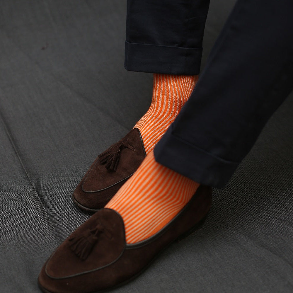 Chaussettes à rayures "transat" de couleur orange et beige, en 100% fil d'Écosse. Modèle de mi-mollet (courtes) pour homme, de la marque Mazarin. Fines et légères. Pointures : du 39 au 46