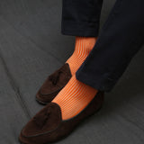 Chaussettes à rayures "transat" de couleur orange et beige, en 100% fil d'Écosse. Modèle de mi-mollet (courtes) pour homme, de la marque Mazarin. Fines et légères. Pointures : du 39 au 46