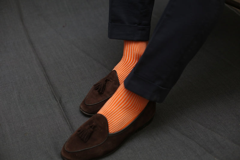 Chaussettes à rayures "Transat" orange et beige, en 100% fil d'Écosse. Modèle de mi-bas (hautes) pour homme, de la marque Mazarin. Douces, légères, durables. Pointures : du 39 au 46