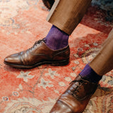 Chaussettes couleur prune en 95% lin et 5% polyamide. Modèle pour homme de mi-mollet (courtes) de la marque Bresciani. Chaussettes fines, très aérées, durables . Pointures : du 39 au 45
