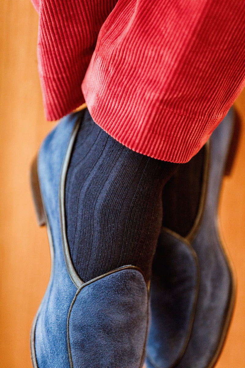 Chaussettes Bresciani bleu marine en 100% cachire très épais, moelleux, doux et chaud. Modèle de mi-bas (chausseemttes hautes), pour homme du 39 au 45.