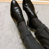 Chaussettes gris clair Mazarin en 100% fil d'écosse, fabriquées en Italie. Modèle mi-mollet (court) pour homme, fin et léger à porter toute l'année. Pointures : du 39 au 45.