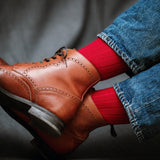 Chaussettes Bresciani rouge grenat en 90% laine épaisse, chaudes et douces. Chaussettes mi-bas (hautes) pour homme, pointures du 39 au 45.