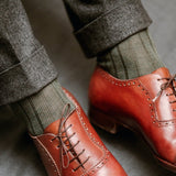 Chaussettes vert loden en 90% laine épaisse de la marque Bresciani. Chaussettes idéales pour l'hiver, hauteur mi-bas (hautes), modèle pour homme (pointures du 39 au 45).