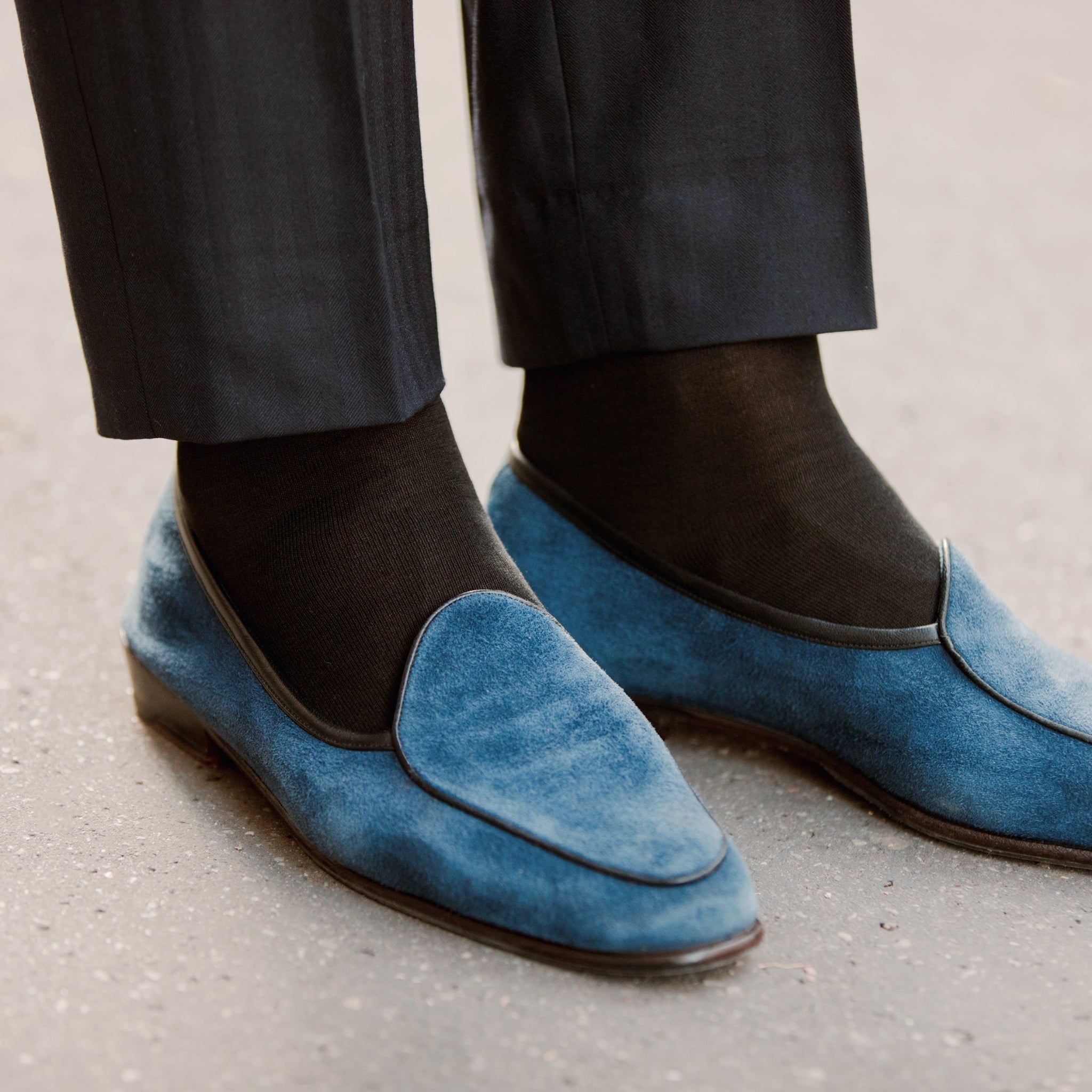 Chaussettes noires en coton Sea Island lisse extra-doux de la marque Bresciani. Chaussettes mi-bas-hautes) pour homme, particulièrement fines et douces. Pointures : du 39 au 45.