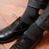Chaussettes de contention de couleur gris chiné, en 45% Coton, 46% Polyamide, 9% Élasthanne. Modèle de mi-bas (hautes) pour homme, de la marque Mazarin. Épaisses, élégantes, confortables. Pointures : du 37 au 46