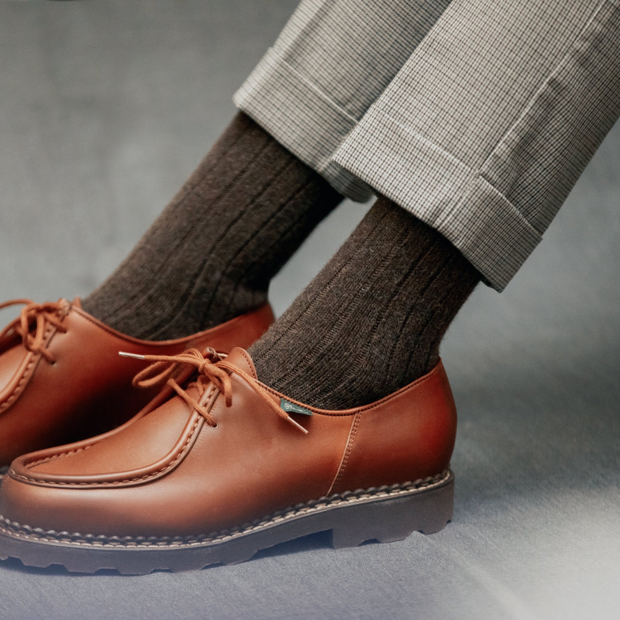 Chaussettes marrons en 85% cachemire, 13% polyamide, 2% élasthanne. Modèle pour femme de chaussettes courtes (mi-mollet), de la marque Mazarin. Chaussettes idéales pour l'hiver par leur épaisseur, leur chaleur et leur confort. Pointures : du 36 au 45