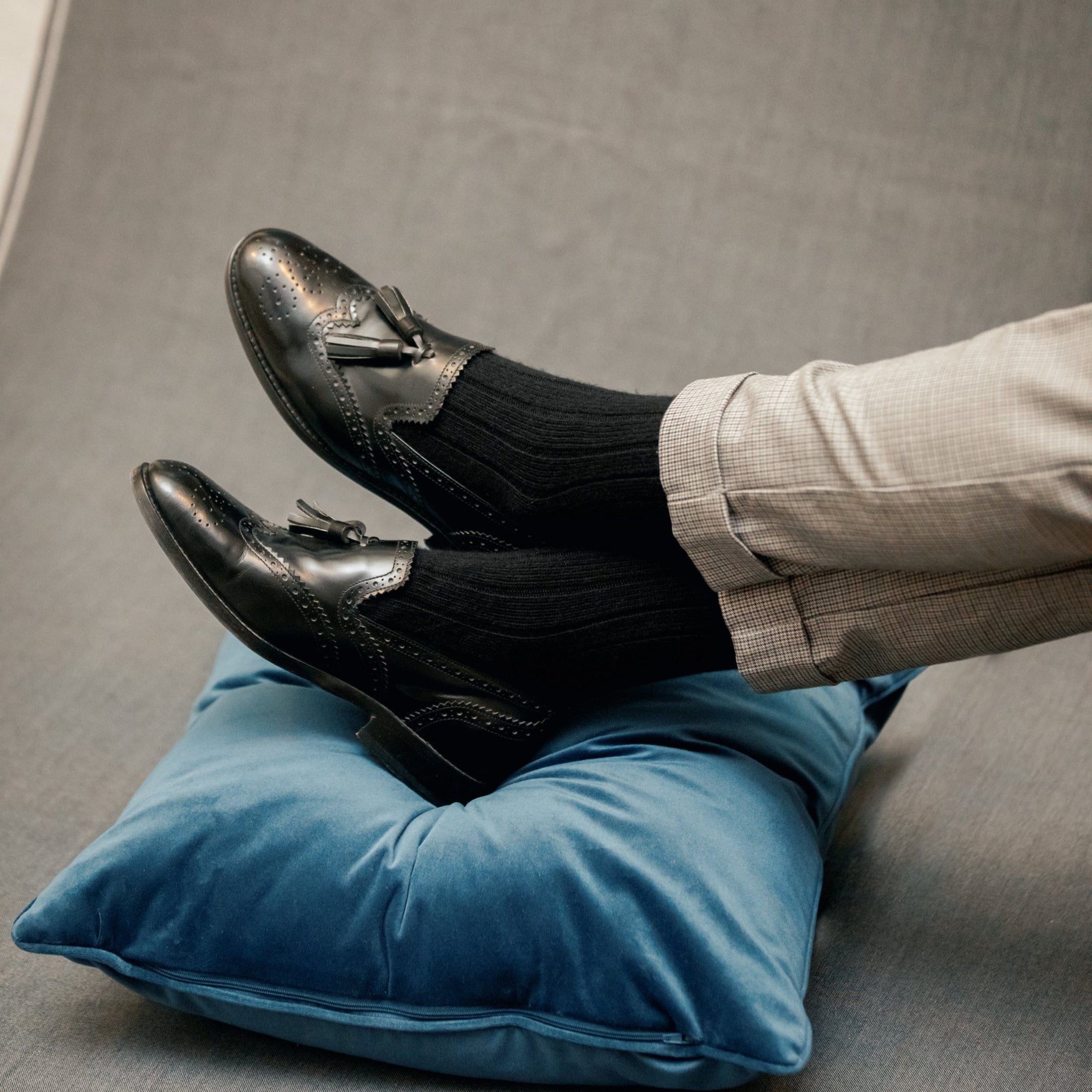 Chaussettes de couleur noire, en 85% cachemire, 13% polyamide, 2% élasthanne. Modèle de mi-mollet (courtes) pour femme, de la marque Mazarin. Chaussettes chaudes, épaisses et confortables. Pointures : du 36 au 45