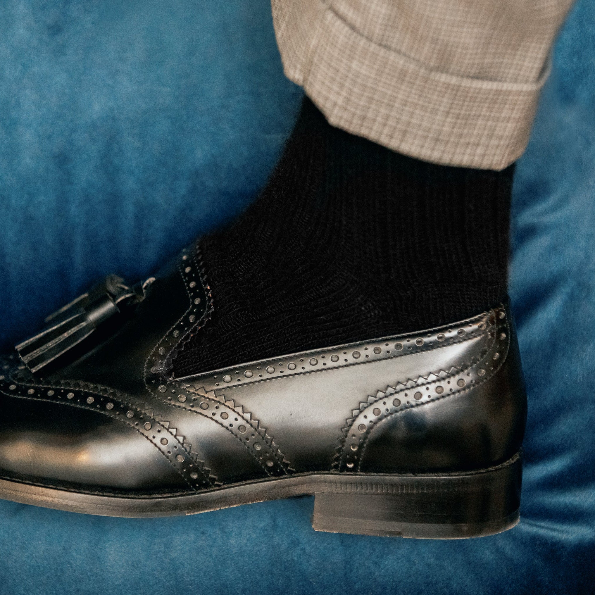 Chaussettes couleur noire, en 85% cachemire, 13% polyamide, 2% élasthanne. Modèle pour femme de chaussettes hautes (mi-bas), de la marque Mazarin. Chaussettes confortables, chaudes et épaisses. Pointures : du 36 au 45
