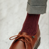 Chaussettes couleur vin, en 85% cachemire, 13% polyamide, 2% élasthanne. Modèle pour femme de chaussettes courtes (mi-mollet), de la marque Mazarin. Chaussettes chaudes, épaisses, moelleuses. Pointures : du 36 au 45