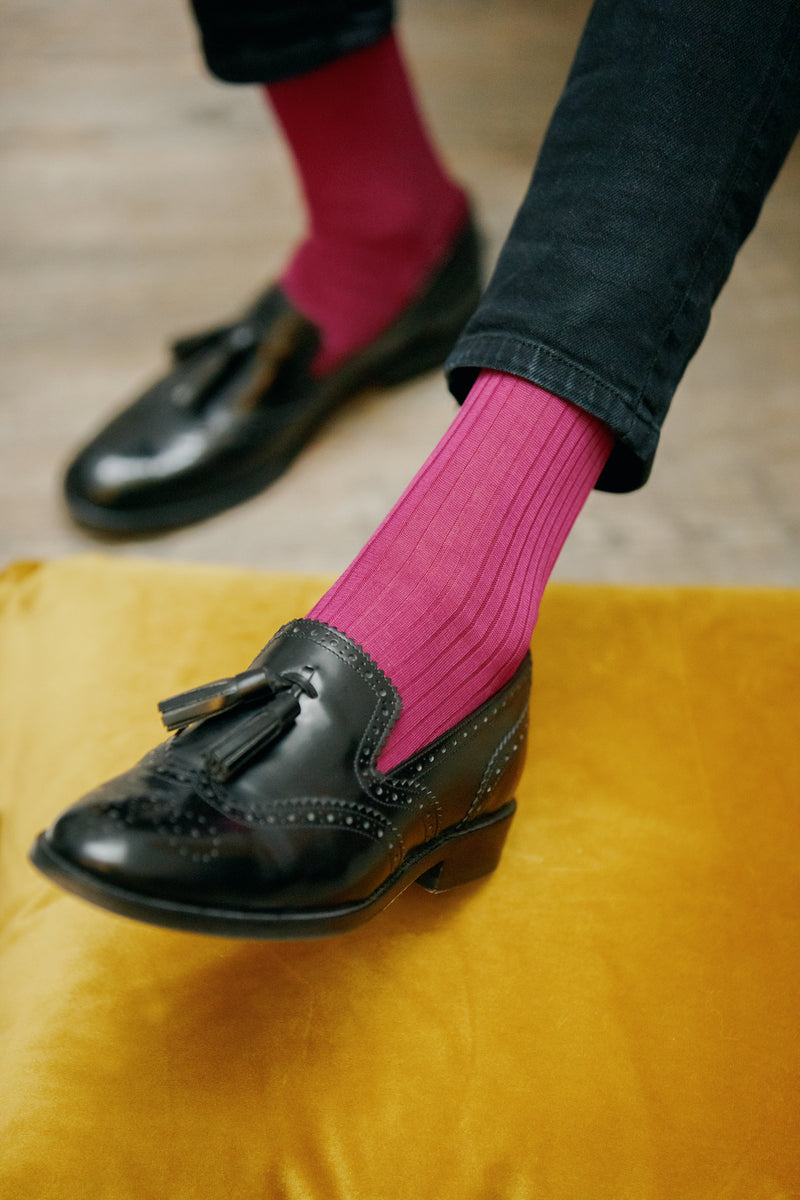 Chaussettes violettes en 100% fil d'Écosse. Modèle pour femme de mi-bas (chaussettes hautes) de la marque Gammarelli. Chaussettes fines et légères. Pointures : du 36 au 49