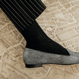 Chaussettes noires en 70% Cachemire et 30% Soie. Modèle de mi-bas (Chaussettes hautes) pour femme, de la marque Mazarin. Chaussettes peu épaisses, assez chaudes et voluptueuse au toucher. Pointures : du 36 au 45