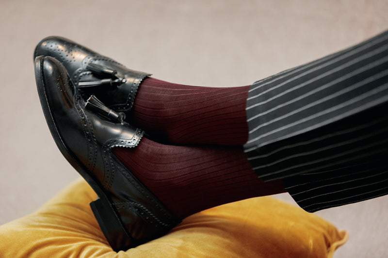 Chaussettes de couleur bordeaux, en 100 fil d'Écosse. Modèle de mi-bas (chaussettes longues) pour femme, de la marque Mazarin. Chaussettes fines, légères. Pointures : du 36 au 49