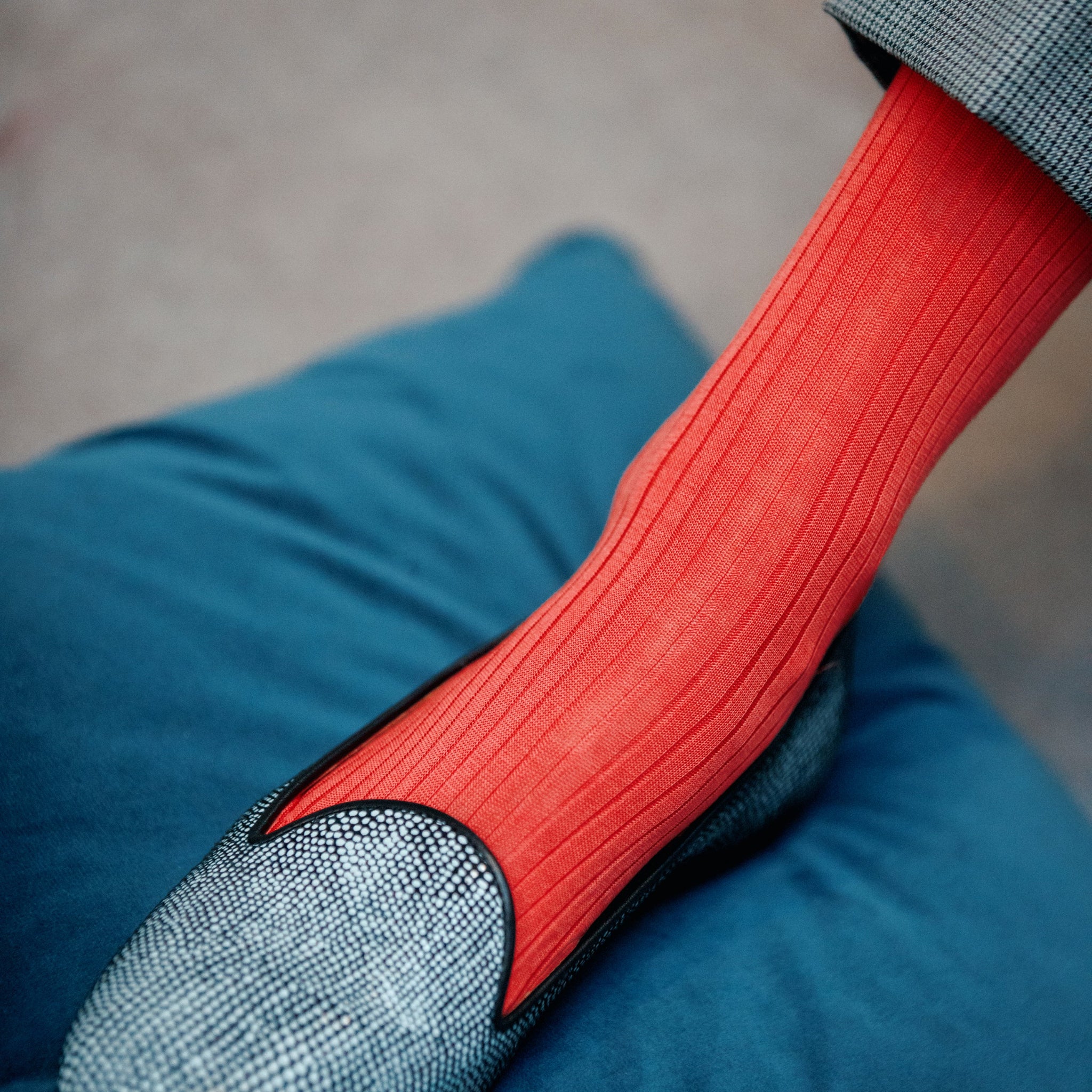 Chaussettes de couleur corail, en 100% fil d'Écosse. Modèle de chaussettes hautes (mi-bas) pour femme, de la marque Mazarin. Chaussettes peu épaisses et aérées. Pointures : du 36 au 49