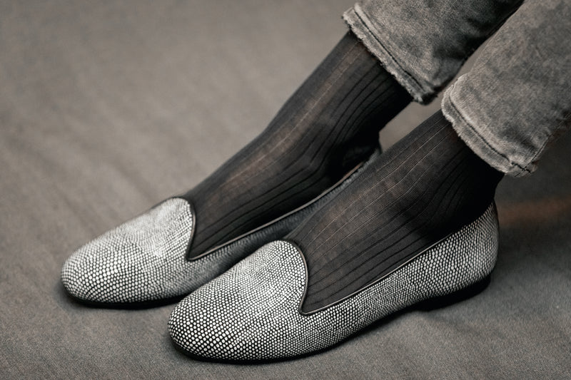 Chaussettes de couleur gris anthracite en 100% fil d'Écosse. Modèle de mi-bas (hautes) pour femme, de la marque Mazarin. Chaussettes peu épaisses, légères. Pointures : du 36 au 49
