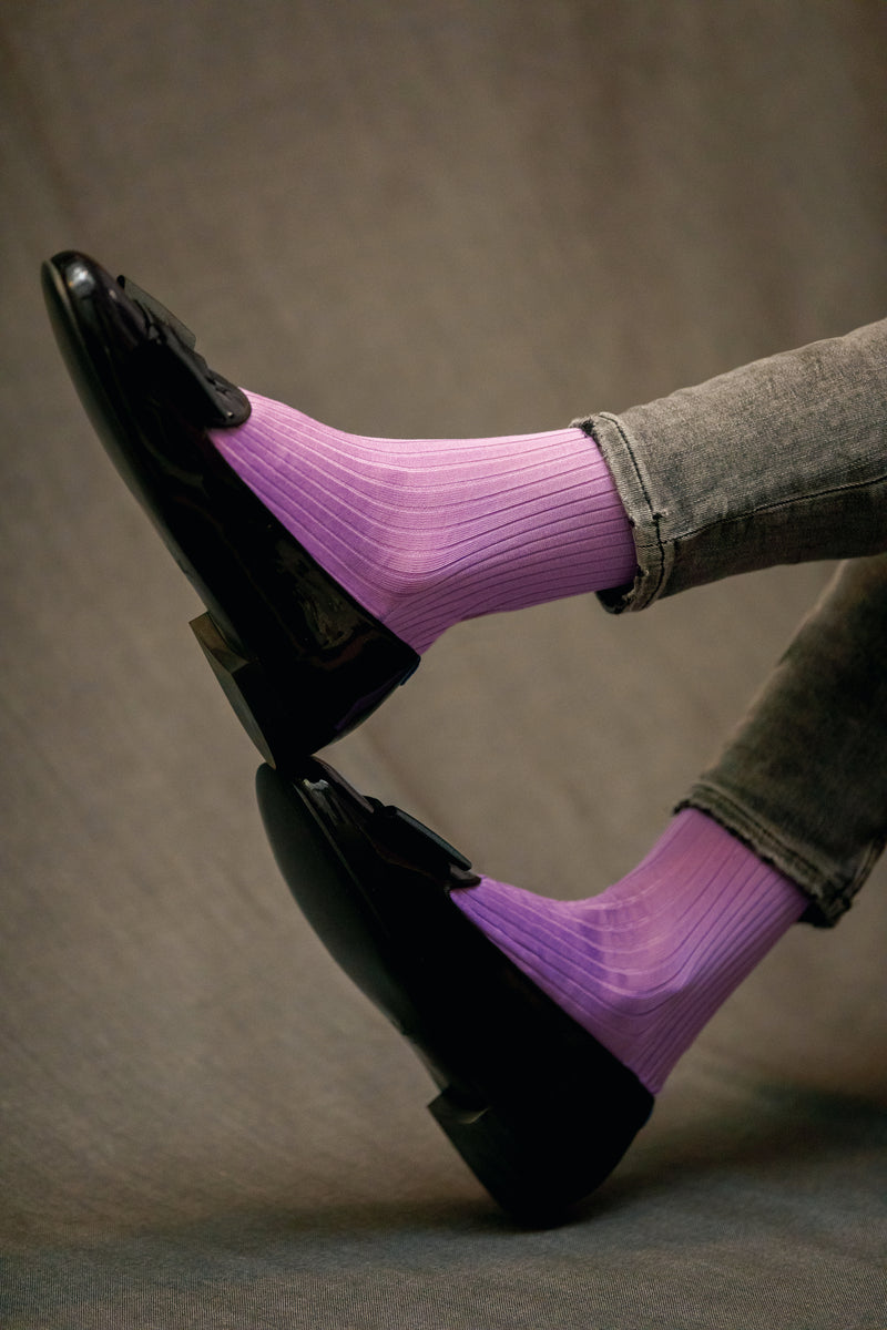 Chaussettes de couleur lilas, en 100% fil d'Écosse. Modèle de mi-bas (hautes) pour femme, de la marque Mazarin. Chaussettes fines et légères. Pointures : du 36 au 49