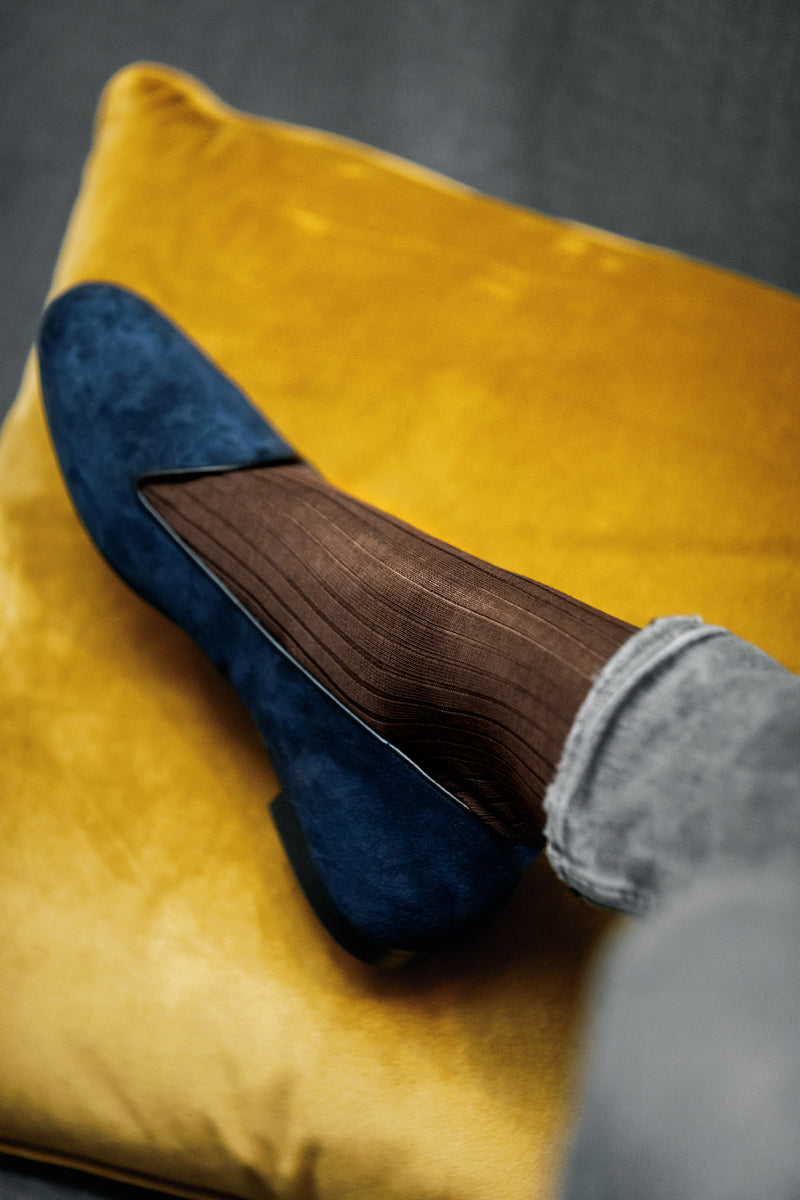 Chaussettes de couleur marron moyen en 100% fil d'Écosse. Modèle de chaussettes hautes (mi-bas) pour femme, de la marque Mazarin. Peu épaisses, assez légères. Pointures : du 36 au 49 