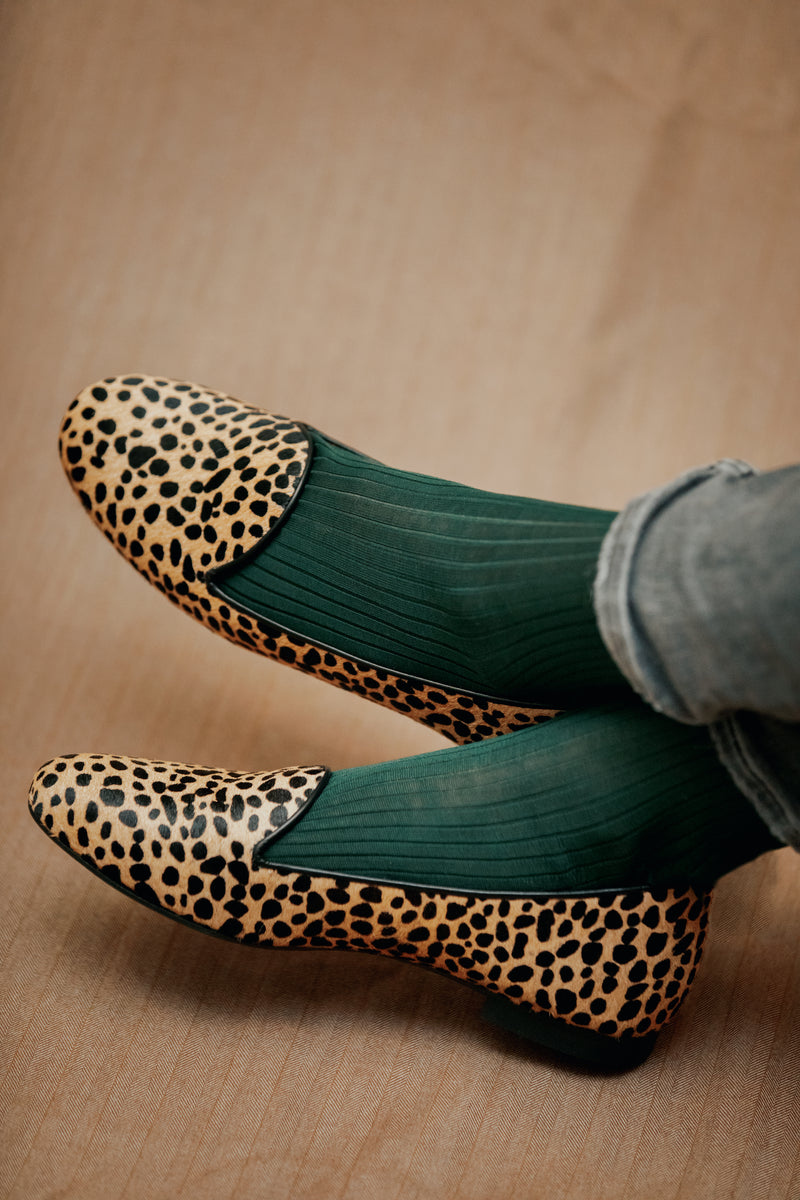 Chaussettes couleur vert académie en 100% fil d'Écosse. Modèle de mi-bas (hautes) pour femme, de la marque Mazarin. Chaussettes fines, légères. Pointures : du 36 au 49