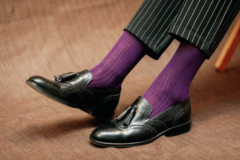 Chaussettes de couleur violet foncé, en 100% fil d'Écosse. Modèle de mi-bas (hautes) pour femme, de la marque Mazarin. Fines et légères. Pointures : du 39 au 46