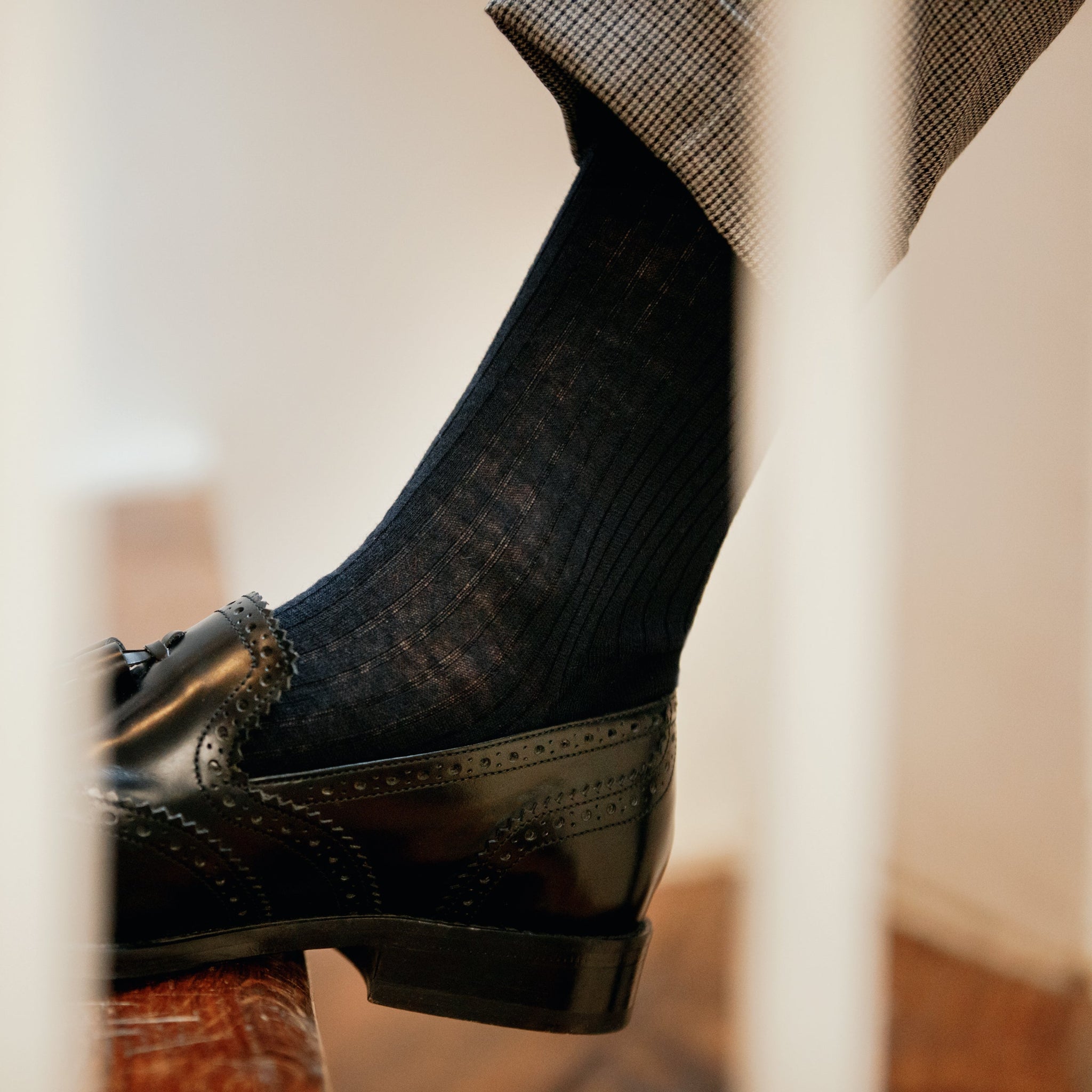 Chaussettes de couleur bleu marine en 80% laine mérinos et 20% polyamide, de la marque Mazarin. Modèle pour femme de mi-bas (hautes). Fines, chaudes, confortables. Pointure : du 36 au 47