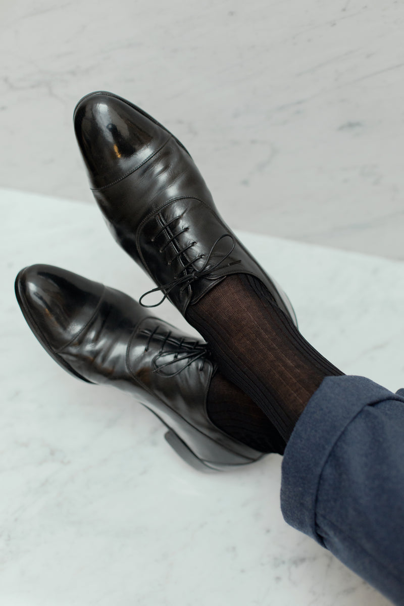 Chaussettes noires en 100% fil d'écosse de la marque Mazarin. Modèle mi-mollet (court) pour homme fin et léger, à porter en toute saison. Pointures : du 39 au 45.