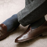 Chaussettes en 100% coton super-soft ou extra doux couleur bleu gris de Mazarin. Modèle mi-bas (hautes) à côtes, pour homme, disponibles du 36 au 49. Fabriquées en Italie. 