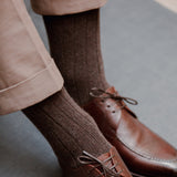 Chaussettes marron en 85% cachemire, épaisses, douces et chaudes, très confortable pour l'hiver. Modèle mi-bas (hautes) de la marque Mazarin. Chaussettes pour homme et femme, pointures du 36 au 45.