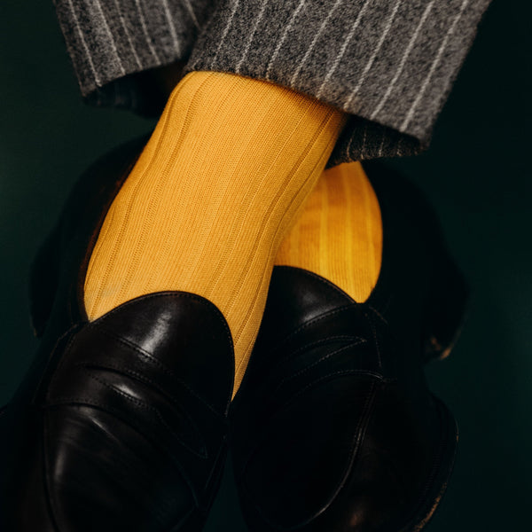 Chaussettes jaunes super-solide en fil d'écosse de Mazarin, modèle mi-bas (hautes) pour homme. Chaussettes robustes, résistantes à l'usure et aux frottements, d'épaisseur intermédiaire, à porter en toute saison. Pointures : du 39 au 47.