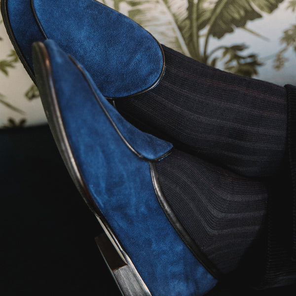 Chaussettes bleues en fil d'écosse renforcées de la gamme super-solide de Mazarin. Chaussettes mi-bas (hautes) pour homme très résistantes l'usure et aux frottements grâce au renfort en polyalmide, épaisseur intermédiaire, idéales pour la ville, à porter en toute saison. Pointures : du 39 au 47.