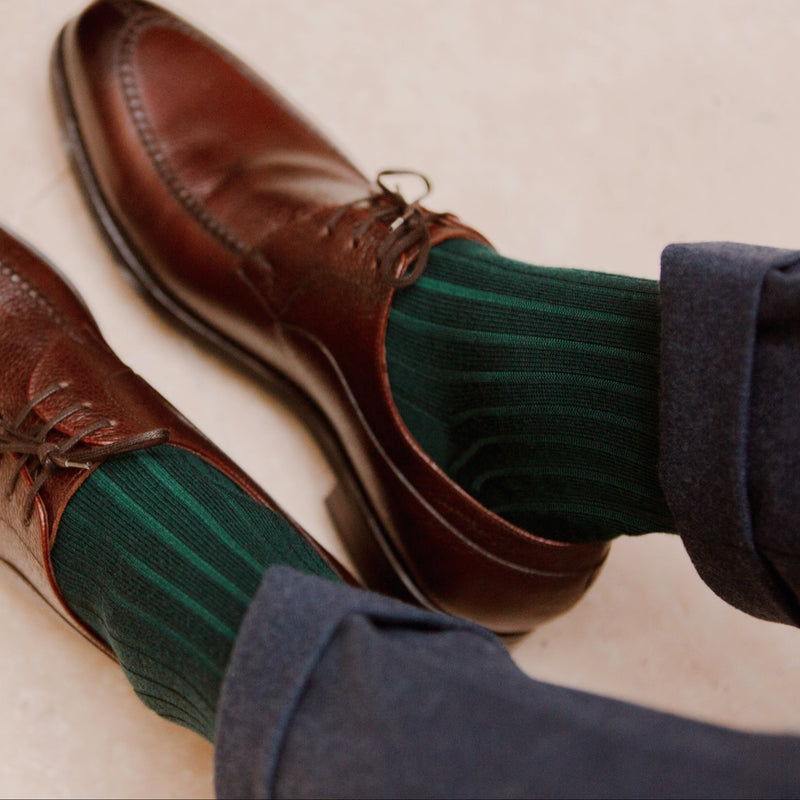 Chaussettes en laine super-solides de la marque Mazarin. Chaussettes idéales pour l'hiver, chaudes et très résistantes à l'usure. Chaussettes mi-bas (hautes) pour homme à partir du 39 et jusqu'au 45. Chaussettes d'épaisseur intermédiaire, idéale à porter dans des chaussures de ville par temps froid. 