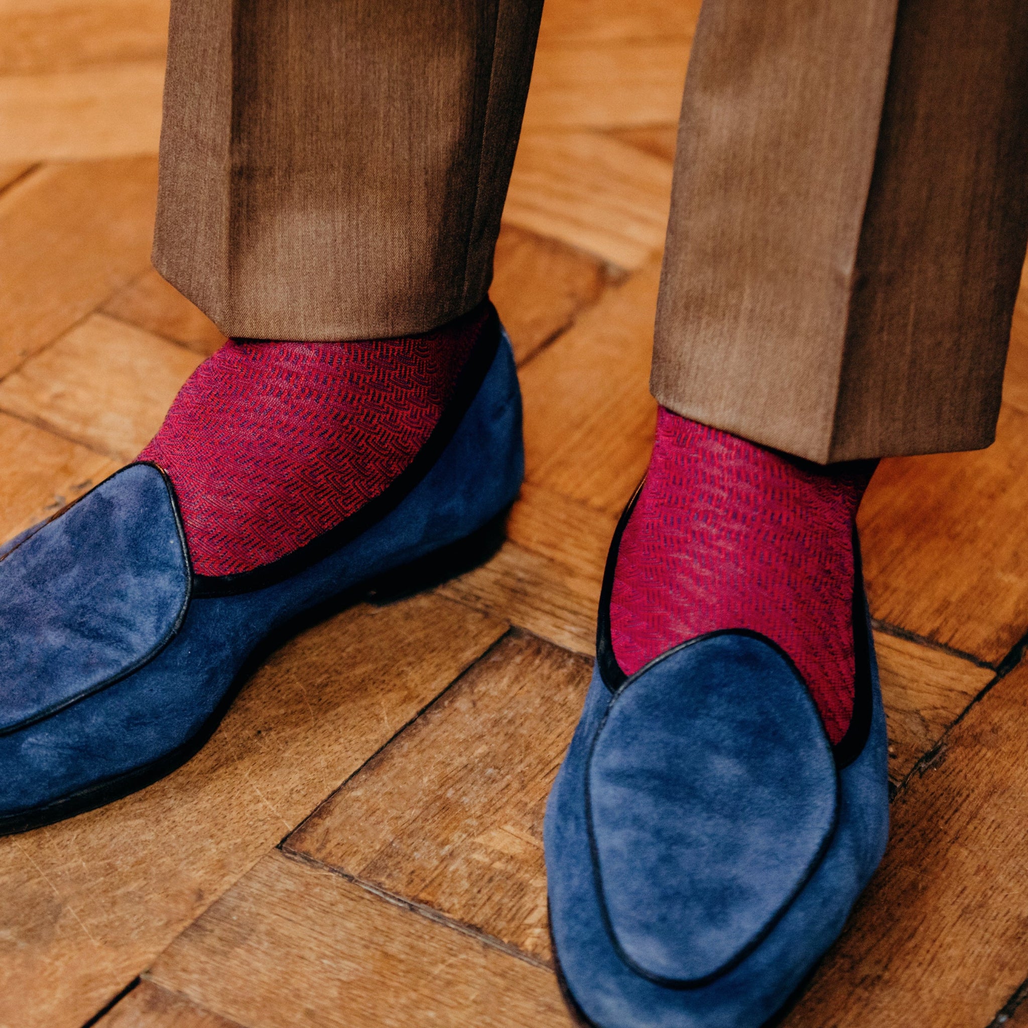 Chaussettes rouges et bleues, modèle "Royal" de la marque Gallo en 100% fil d'Écosse. Mi-bas (hautes) pour homme. Douces, fines et durables. Pointures : 40 à 46