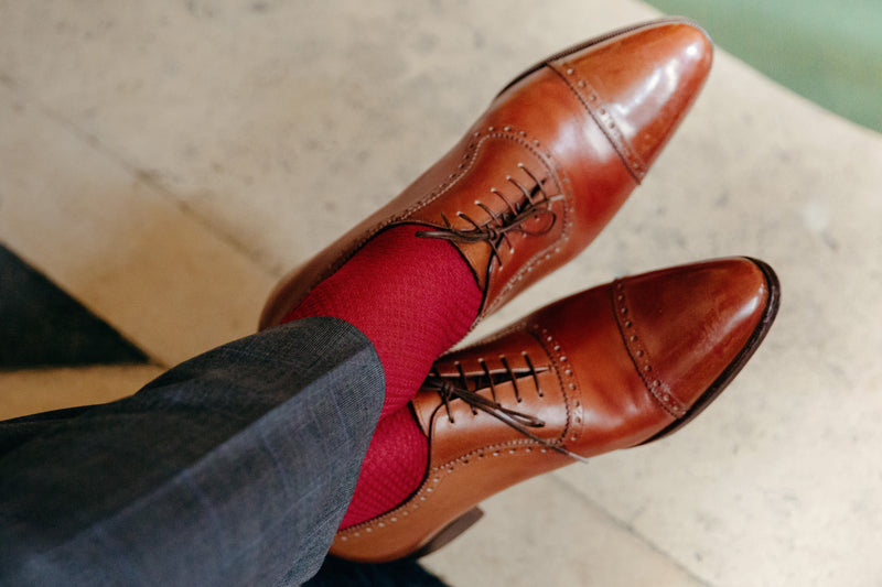 Chaussettes rouges à motif écaille, en 100% fil d'Écosse. Modèle de mi-bas (hautes) pour homme, de la marque Bresciani. Fines, légères, souples, durables. Pointures : du 39 au 45