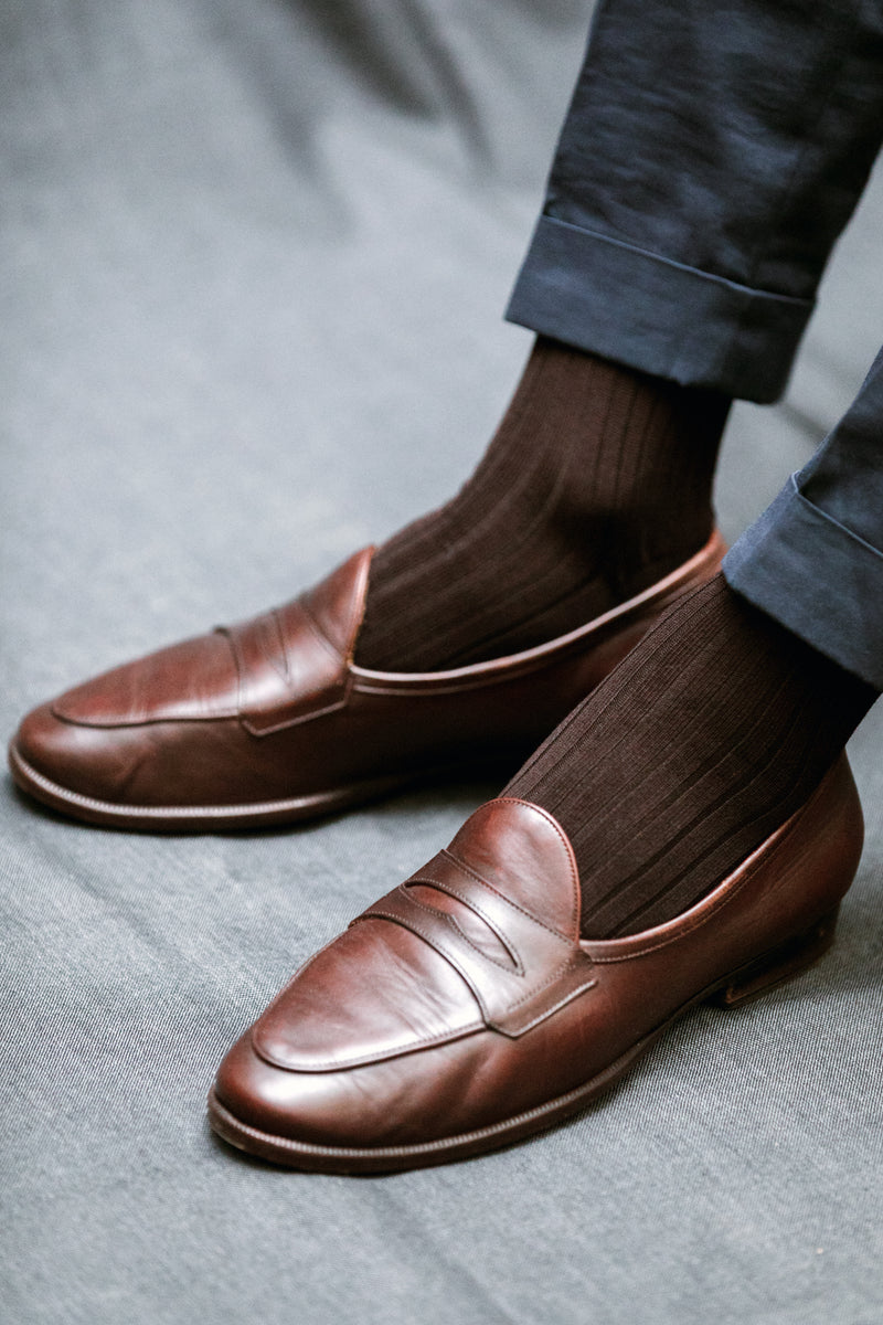 Chaussettes marron en fil d'écosse super-solide de Mazarin. modèle fabriqué en Italie, mi-mollet- court) pour homme. Chaussettes renforcées en polyamide pour plus de résistance à l'usure et aux frottements, d'épaisseur intermédiaire, idéales pour toutes les saisons dans les chaussures de ville. Pointures : du 39 au 47.